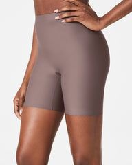 SPANXsupersmooth® Essential Mid-Thigh Short
