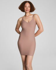 SPANXsupersmooth® Essential V-Neck Slip